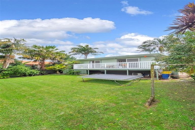 Photo of property in 44a Riserra Drive, Ranui, Auckland, 0612
