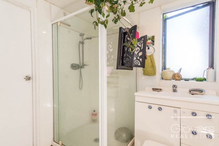 Photo of property in 60 Kauri Point Road, Laingholm, Auckland, 0604