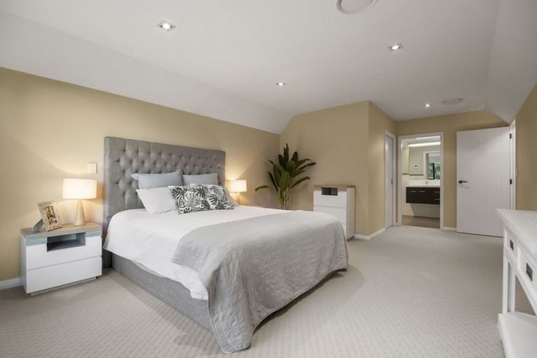 Photo of property in 33 Bernard Magnus Lane, Greenhithe, Auckland, 0632