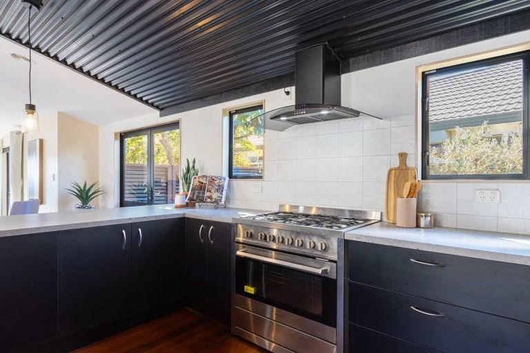 Photo of property in 22 Millennium Hill, Paraparaumu, 5032