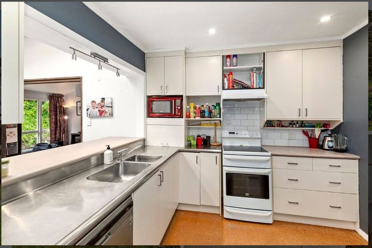 Photo of property in 1 Westhaven Drive, Tawa, Wellington, 5028