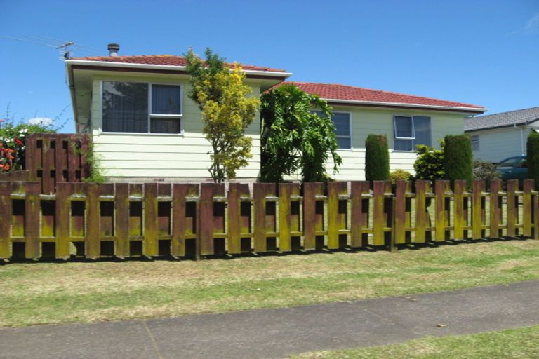Photo of property in 59 Staverton Crescent, Mangere, Auckland, 2022