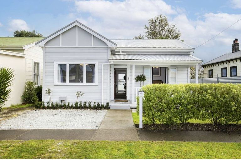 Photo of property in 43 Disraeli Street, Gisborne, 4010