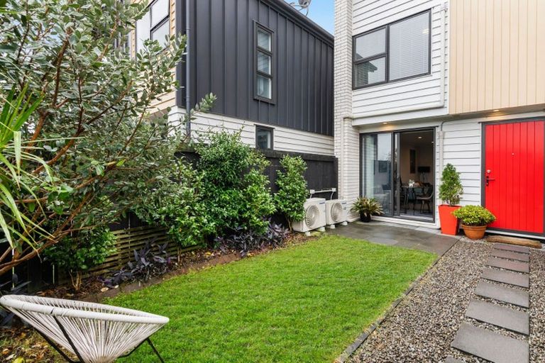 Photo of property in 83 Battalion Drive, Papakura, 2110