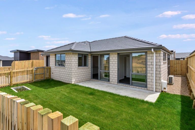 Photo of property in 75 Waruhia Crescent, Rototuna North, 3281