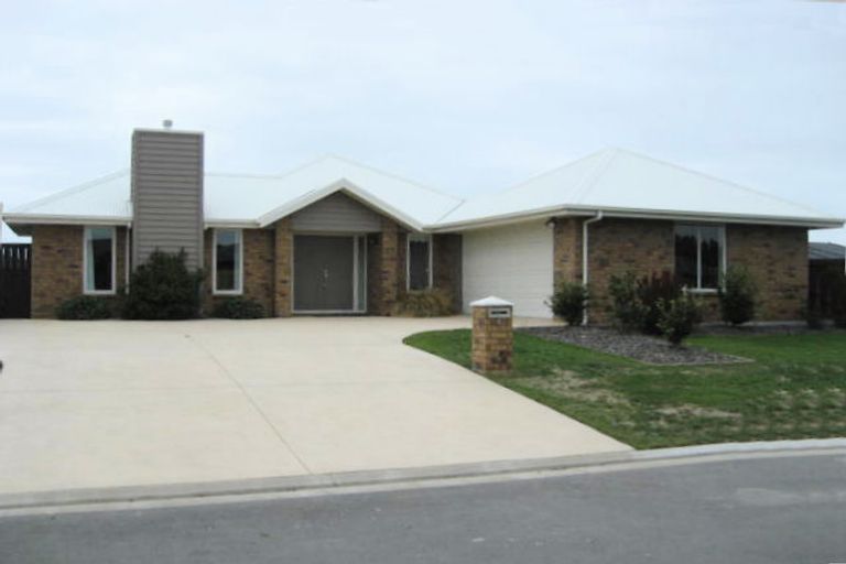 Photo of property in 4 Goldie Place, Rolleston, 7614
