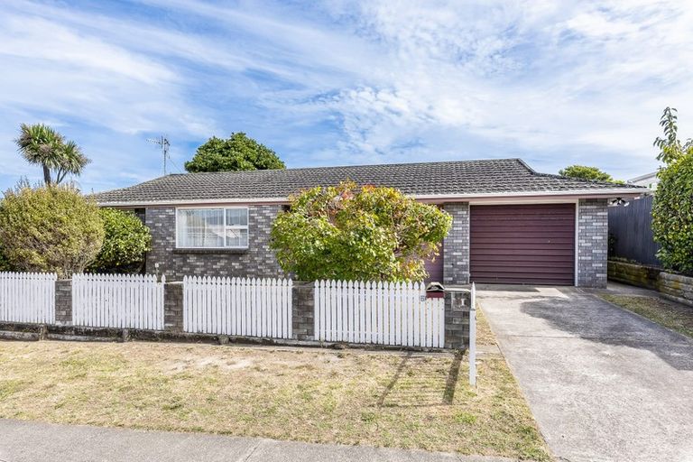 Photo of property in 2 Beachwater Grove, Paraparaumu Beach, Paraparaumu, 5032