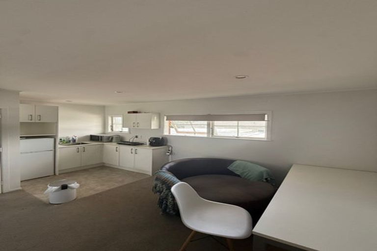 Photo of property in 85 Exmouth Road, Northcote, Auckland, 0627