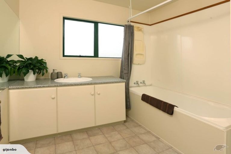 Photo of property in 80j Tirimoana Road, Te Atatu South, Auckland, 0602