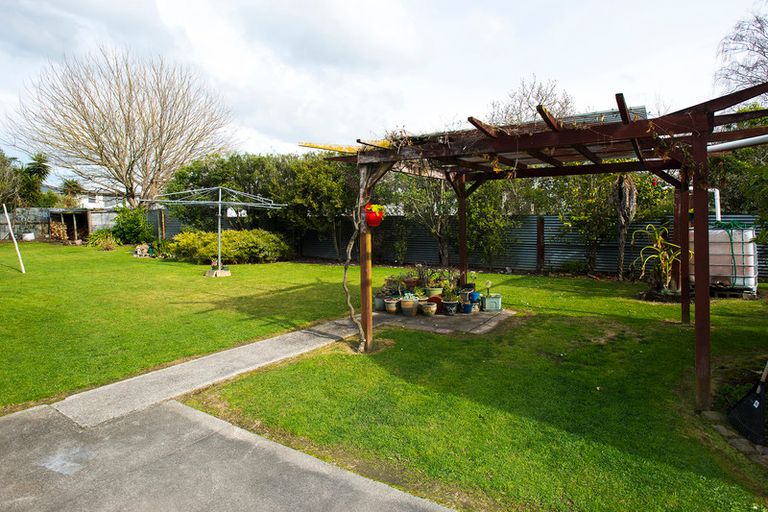 Photo of property in 11 Park Road, Patutahi, Gisborne, 4072