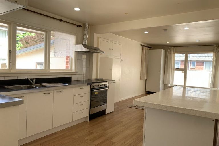 Photo of property in 207 Memorial Avenue, Burnside, Christchurch, 8053