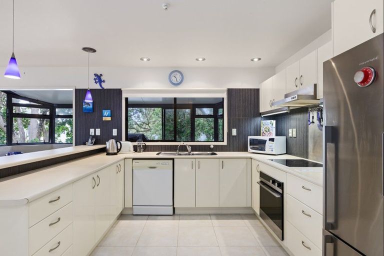 Photo of property in 15f Puriri Avenue, Orewa, 0931