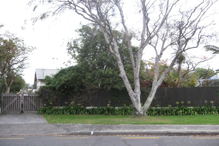 Photo of property in 6 Thornycroft Avenue, Epuni, Lower Hutt, 5011