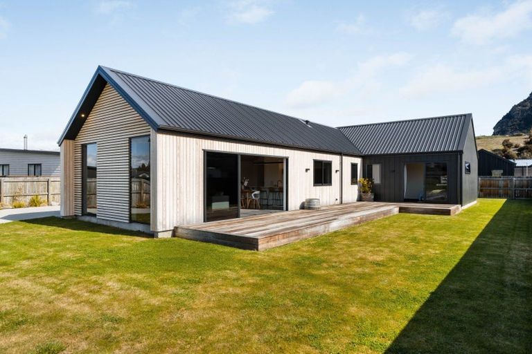 Photo of property in 3 Pepperwood Green, Albert Town, Wanaka, 9305