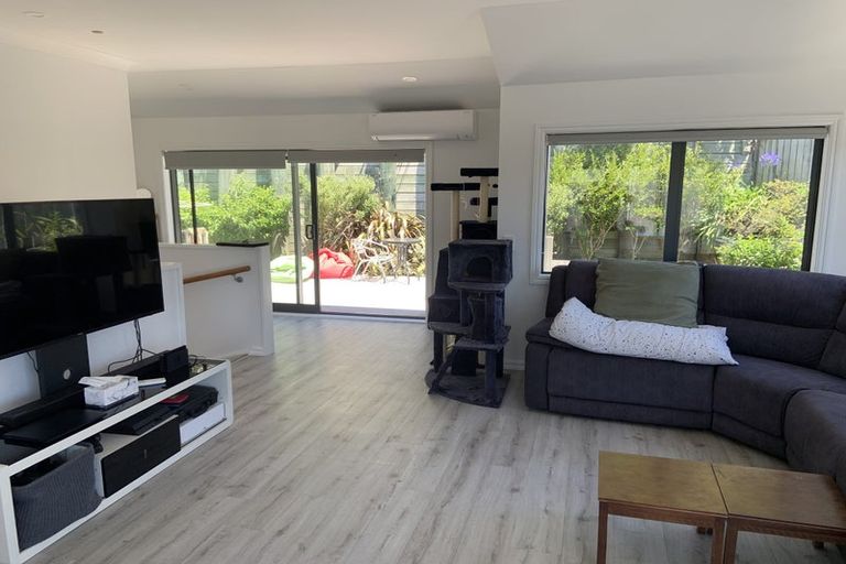 Photo of property in 25 Derry Hill, Churton Park, Wellington, 6037