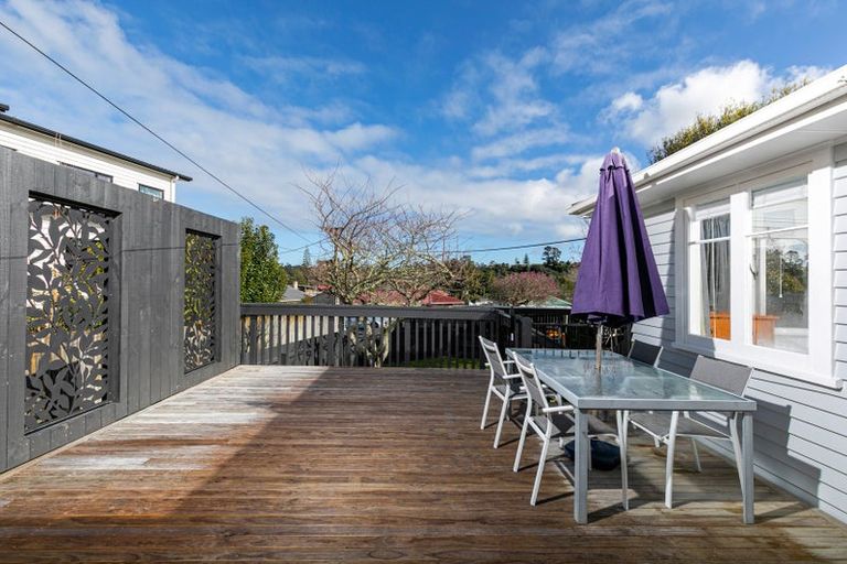 Photo of property in 15 Preston Avenue, Henderson, Auckland, 0610