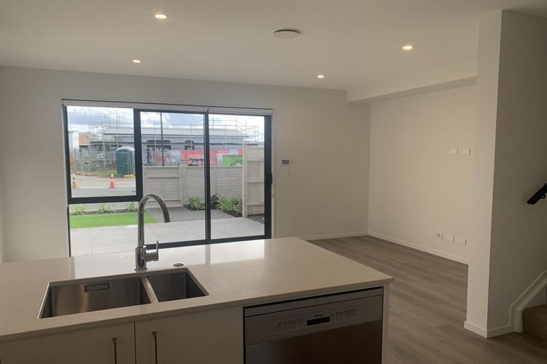 Photo of property in 6 Gosper Road, Takanini, 2112