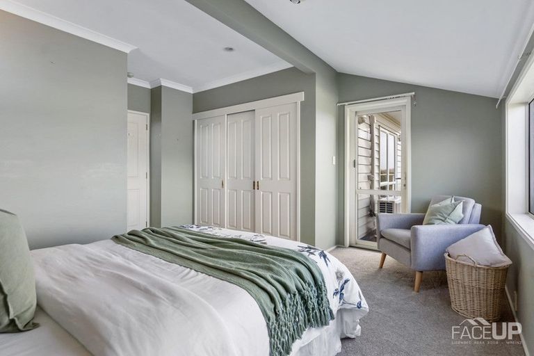 Photo of property in 4 Worthington Place, West Harbour, Auckland, 0618