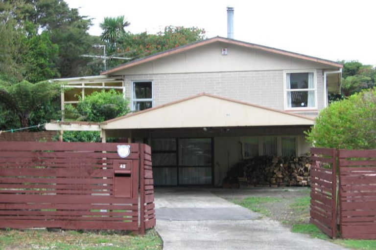 Photo of property in 42 Patts Avenue, Glendene, Auckland, 0602