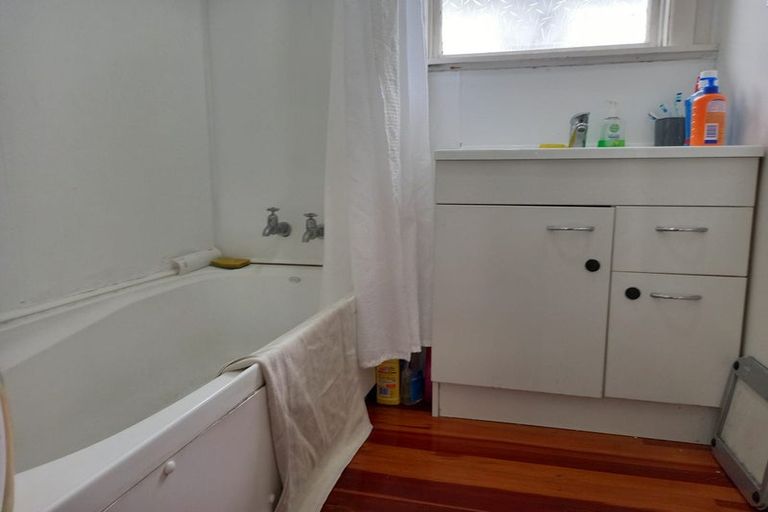 Photo of property in 8 Mark Avenue, Paparangi, Wellington, 6037