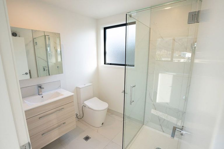 Photo of property in 2/182 Cambridge Terrace, Fairfield, Lower Hutt, 5011