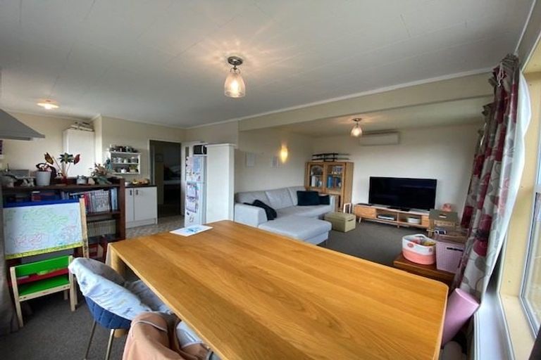 Photo of property in 2/24 Bell Street, Tawa, Wellington, 5028