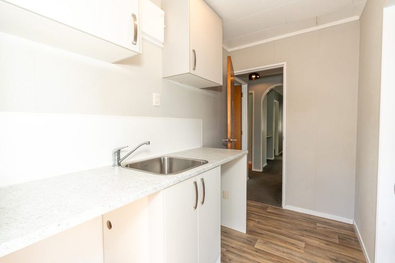 Photo of property in 21 Manor Place, Bader, Hamilton, 3206