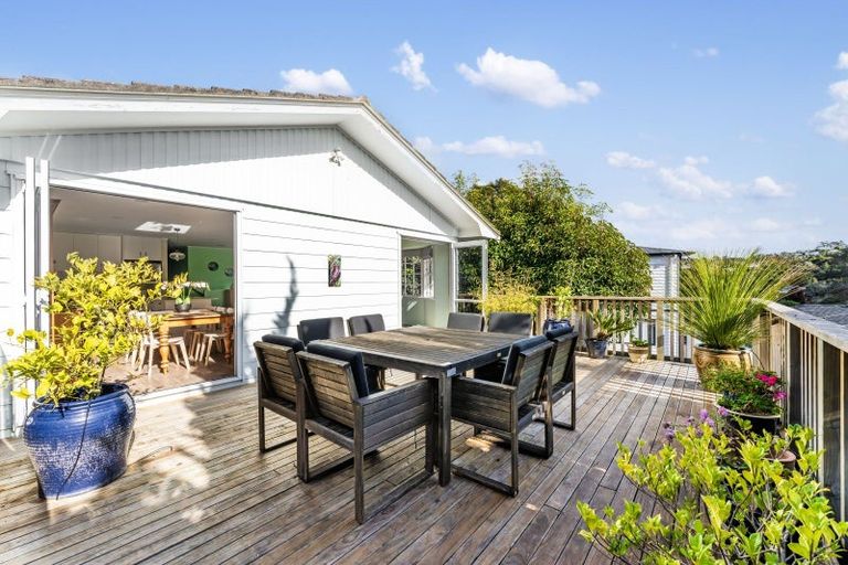 Photo of property in 92 Awaruku Road, Torbay, Auckland, 0630