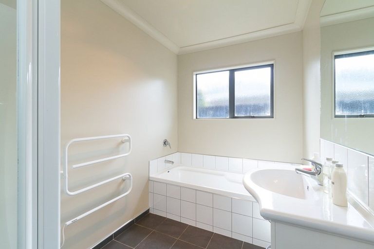 Photo of property in 32 Moana Grove, Waiwhetu, Lower Hutt, 5010