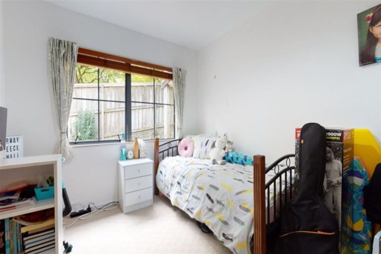 Photo of property in 898a East Coast Road, Northcross, Auckland, 0630