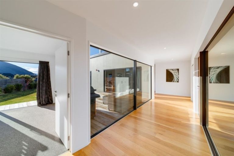 Photo of property in 18 Centre Crescent, Wanaka, 9305