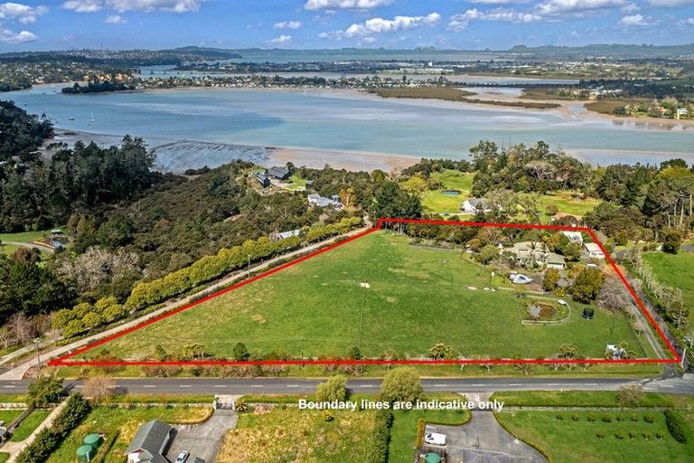 Photo of property in 26 Merewhira Road, Paremoremo, Albany, 0793