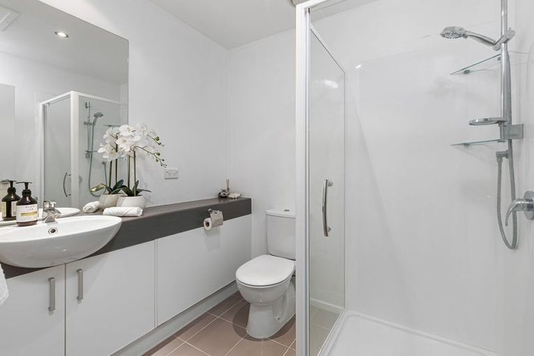 Photo of property in 4a/60 Masons Road, Oteha, Auckland, 0632