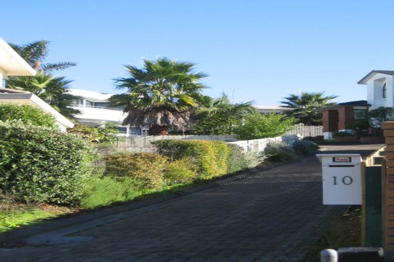 Photo of property in 8 Searidge Rise, West Harbour, Auckland, 0618