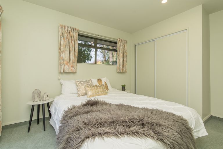 Photo of property in 3 Thicket Close, Redwood, Christchurch, 8051