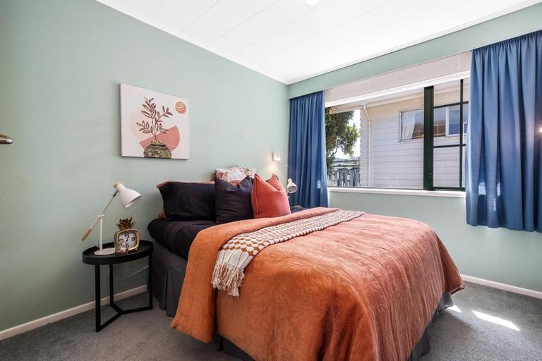 Photo of property in 22 Sunset Parade, Plimmerton, Porirua, 5026