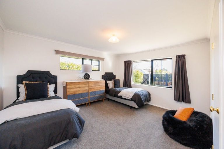 Photo of property in 2 Alpine Grove, Kelvin Grove, Palmerston North, 4414