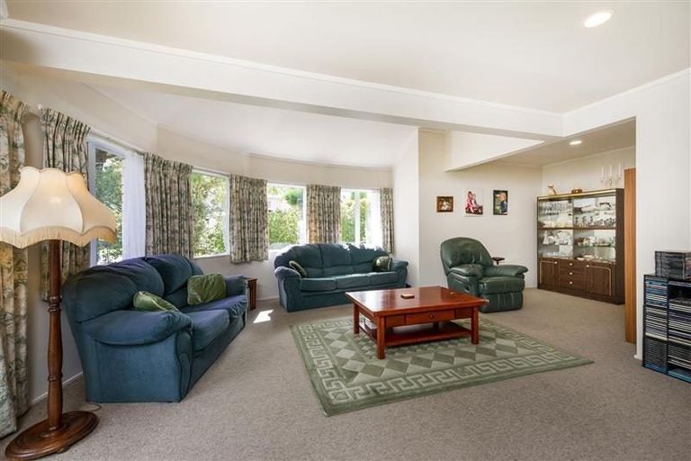 Photo of property in 32 Crestview Place, Browns Bay, Auckland, 0630