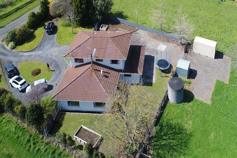 Photo of property in 292 Heatherlea Road East, Levin, 5571