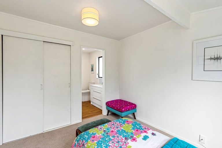 Photo of property in 9 Nuhaka Place, Paraparaumu Beach, Paraparaumu, 5032