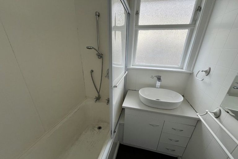 Photo of property in 5 Wakefield Terrace, Tawa, Wellington, 5028