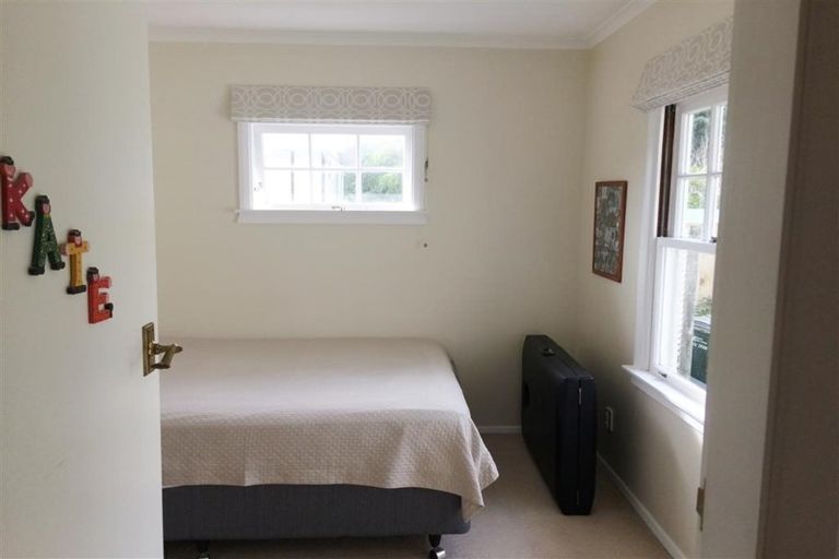 Photo of property in 51 Pukatea Street, Eastbourne, Lower Hutt, 5013