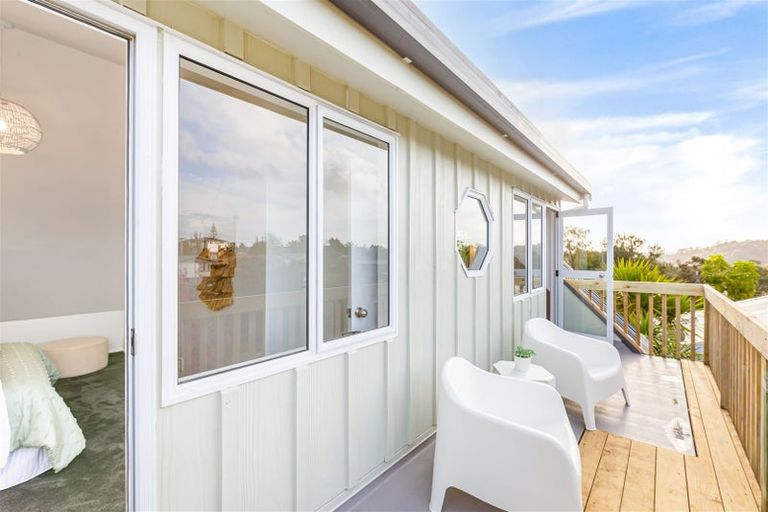 Photo of property in 1/51 Aeroview Drive, Beach Haven, Auckland, 0626