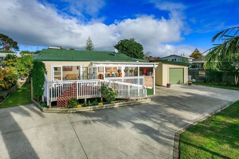 Photo of property in 17 Paramu Avenue, Birkdale, Auckland, 0626