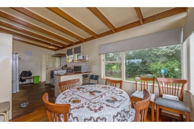 Photo of property in 59 Totaravale Drive, Totara Vale, Auckland, 0629