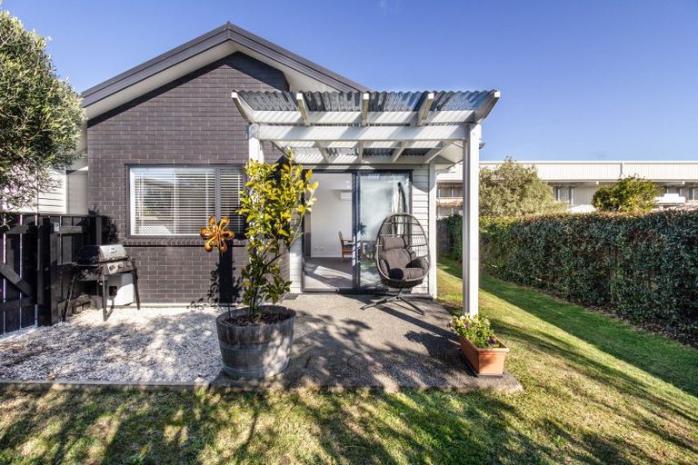 Photo of property in 11 Magdalinos Way, Havelock North, 4130