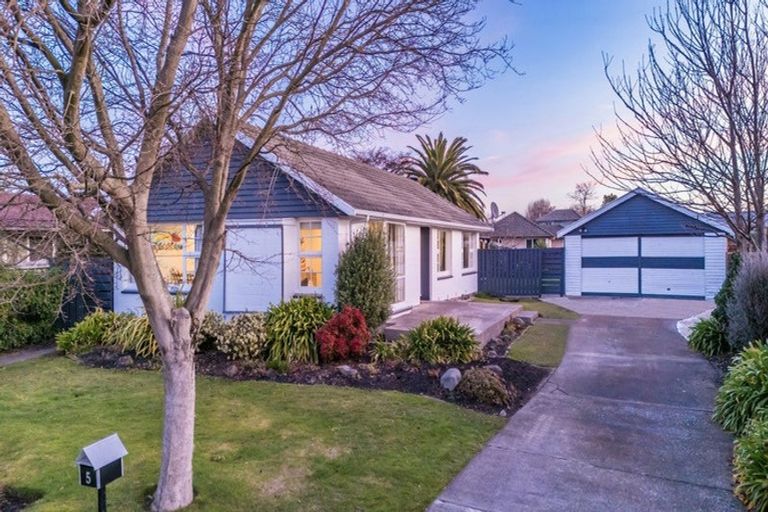Photo of property in 5 Neave Place, Hillmorton, Christchurch, 8025