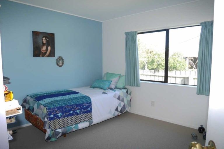 Photo of property in 79 Queens Road, Waikanae Beach, Waikanae, 5036