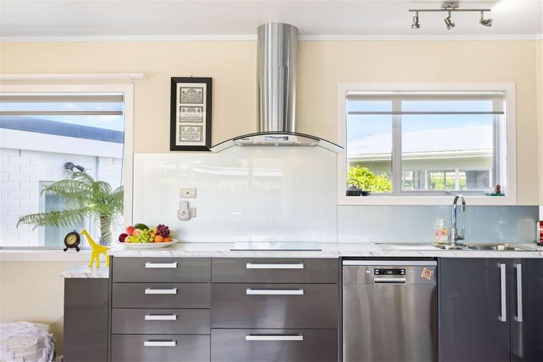 Photo of property in 4 Hatton Road, Orewa, 0931