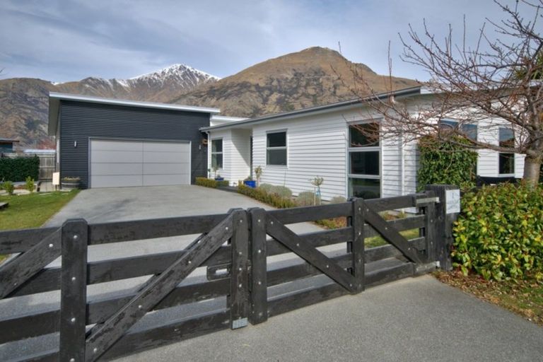 Photo of property in 1 Orbell Drive, Lake Hayes, Queenstown, 9304